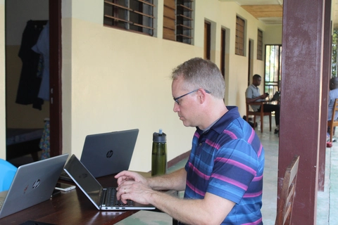 Equipe téké-tyee à Mvouela; 